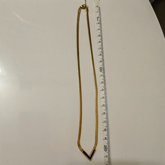 Golden colour necklace - Picture 4 of 7